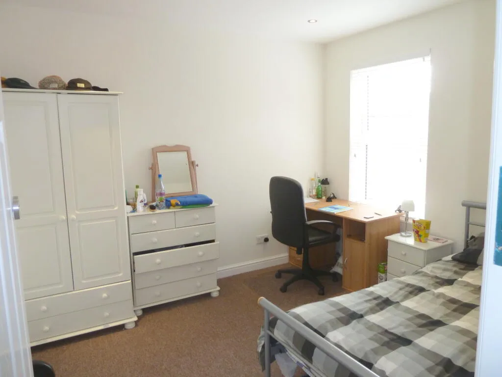 5 bedroom terraced house for rent