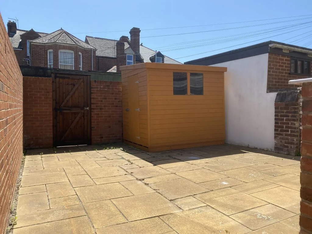 5 bedroom terraced house for rent