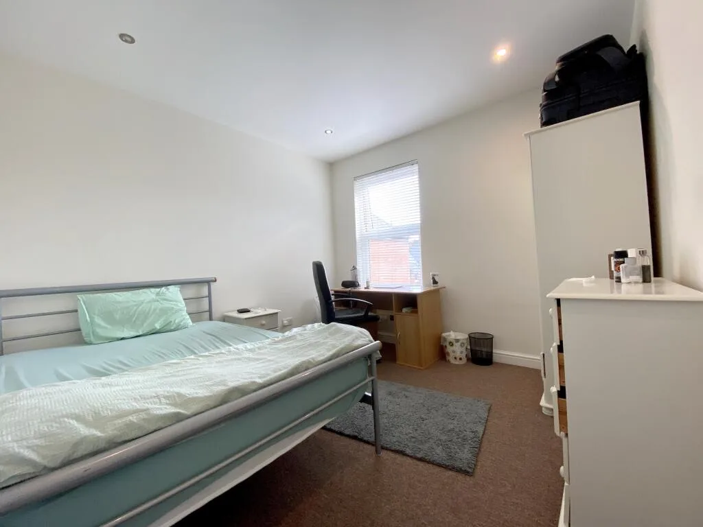 5 bedroom terraced house for rent