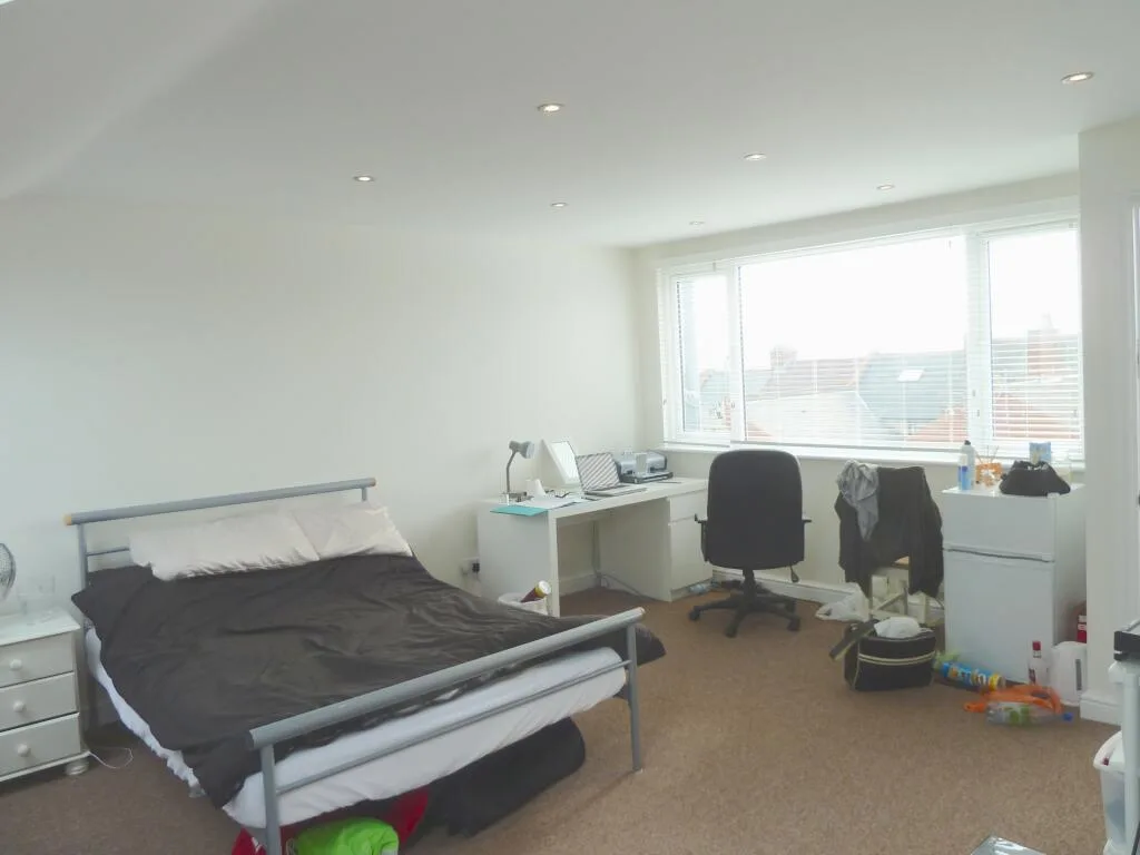 5 bedroom terraced house for rent
