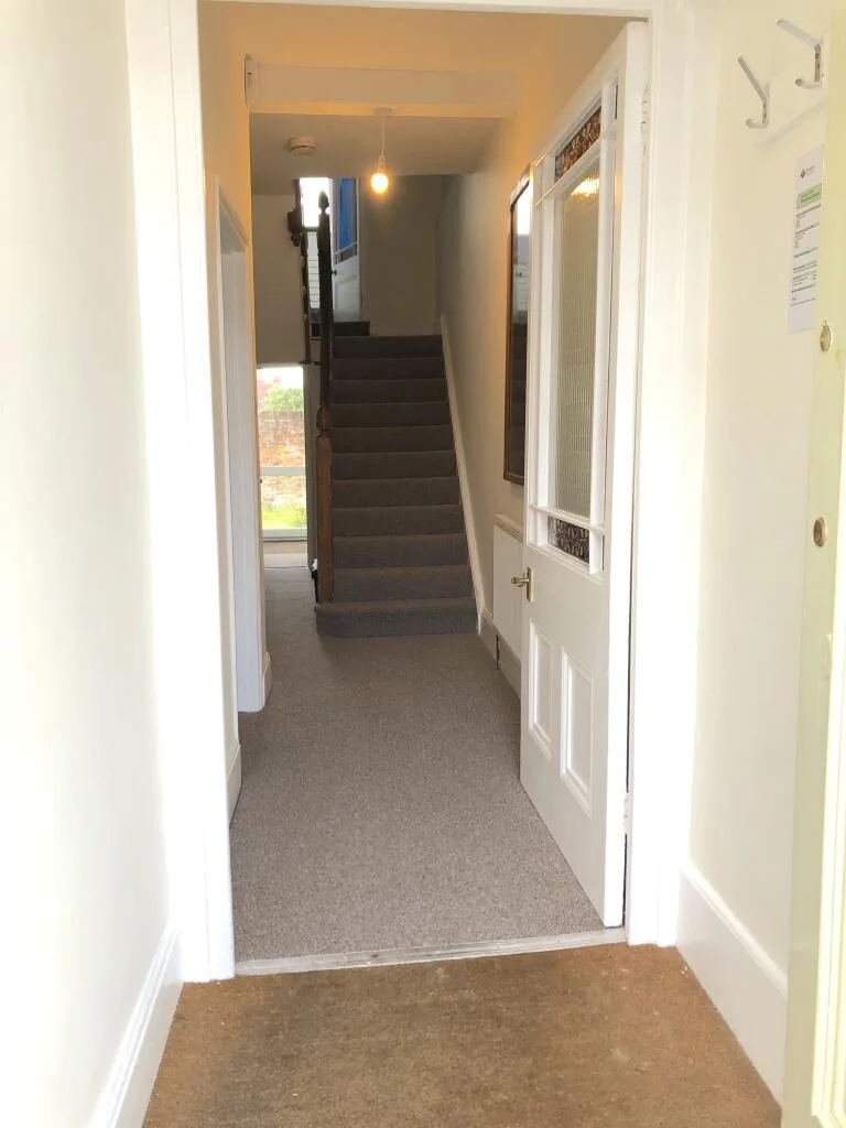 6 bedroom semi-detached house for rent