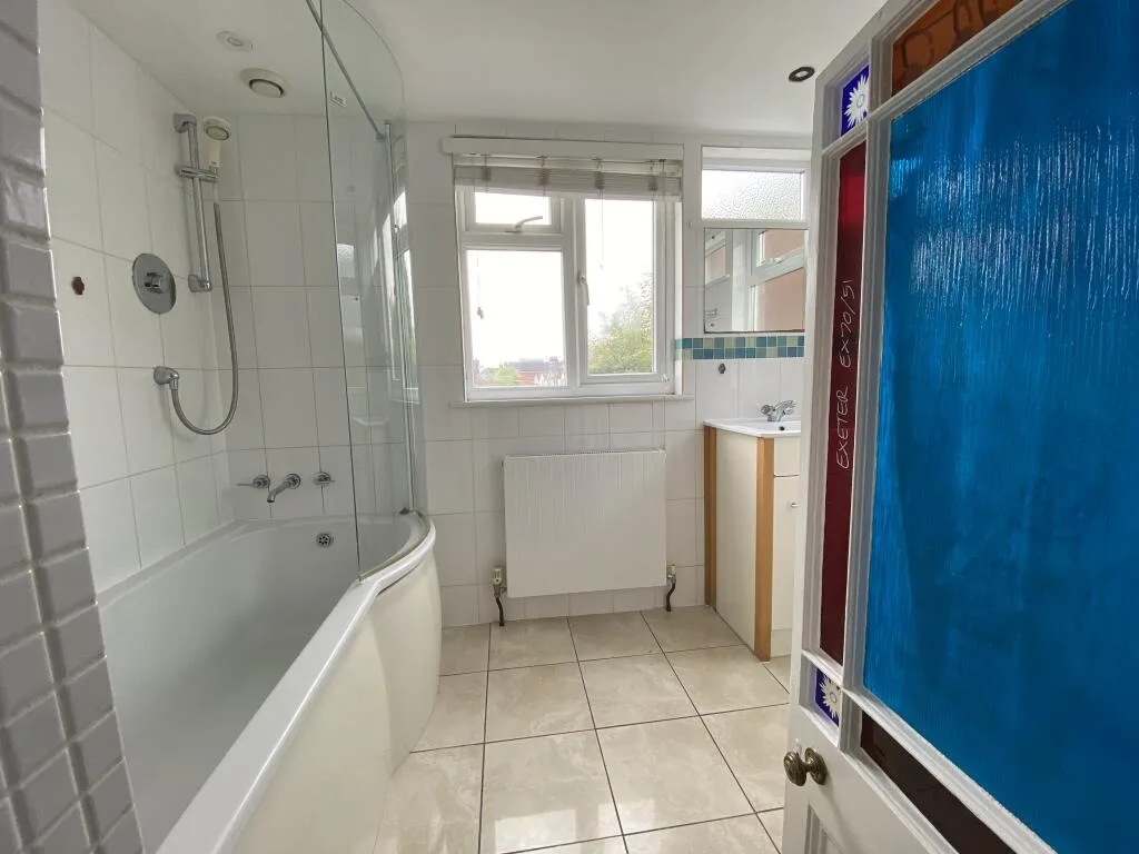 6 bedroom semi-detached house for rent