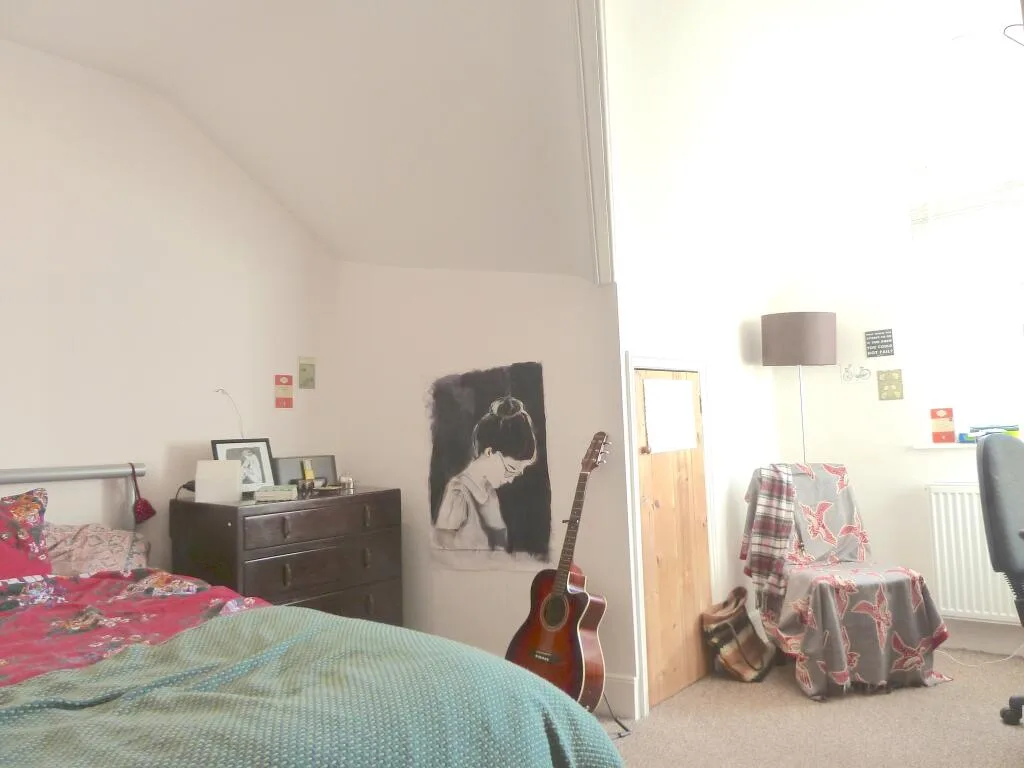 6 bedroom semi-detached house for rent