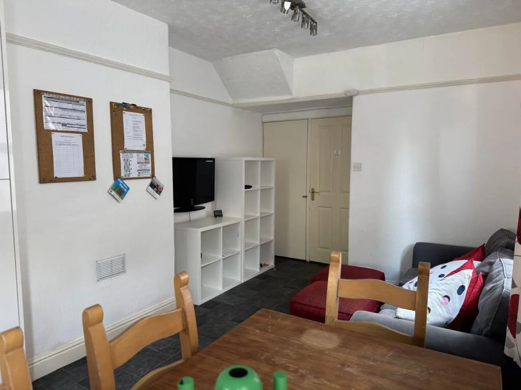 5 bedroom house for rent
