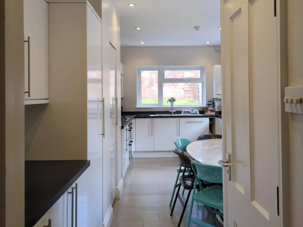 6 bedroom terraced house for rent