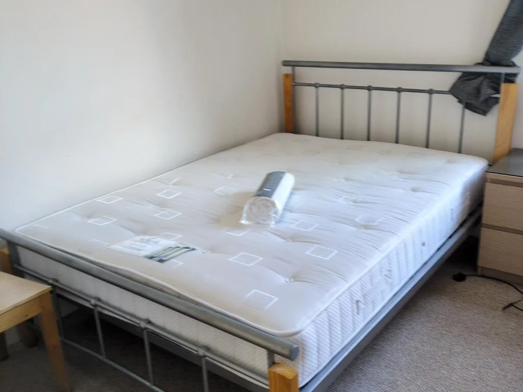 6 bedroom terraced house for rent
