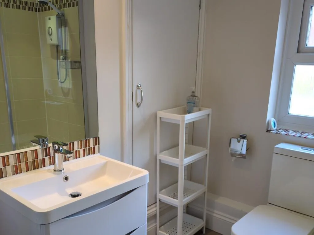 6 bedroom terraced house for rent