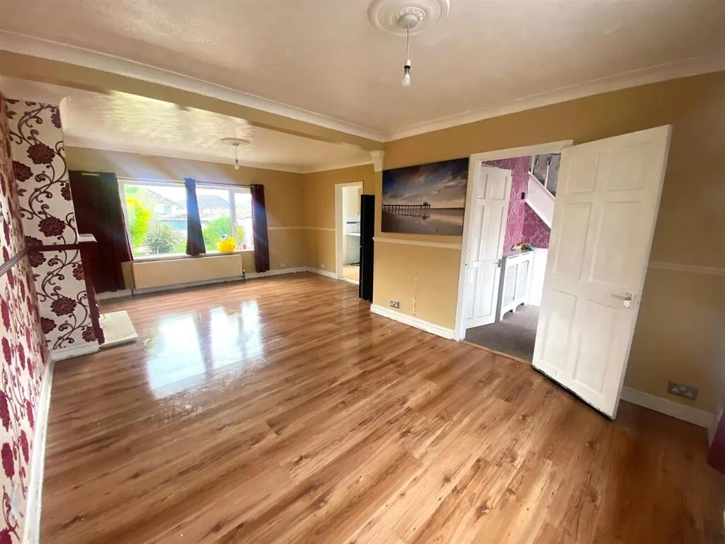 3 bedroom semi-detached house for rent