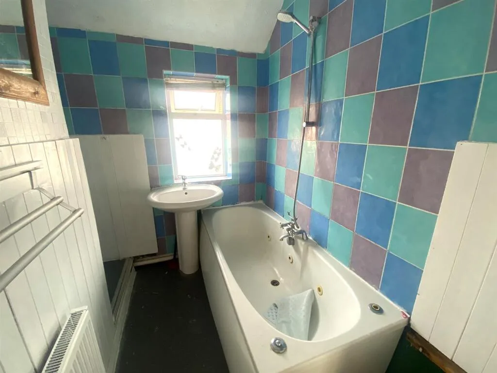 3 bedroom semi-detached house for rent