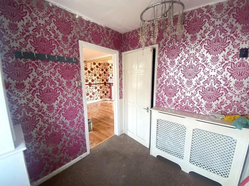 3 bedroom semi-detached house for rent