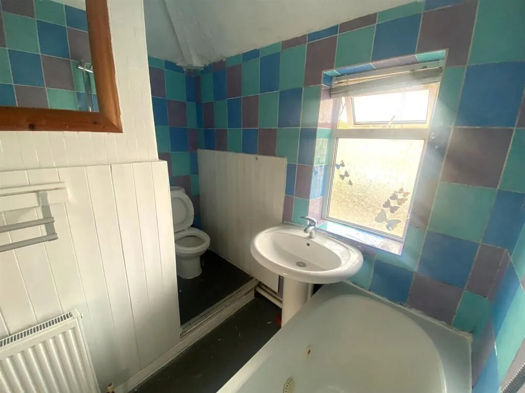 3 bedroom semi-detached house for rent