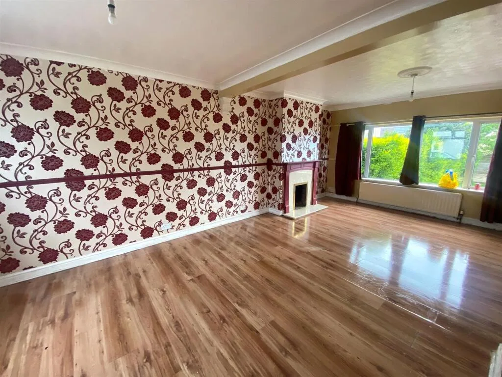 3 bedroom semi-detached house for rent