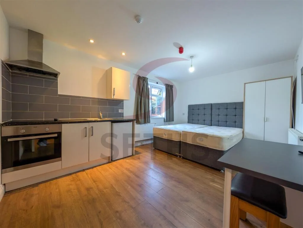 Studio flat for rent