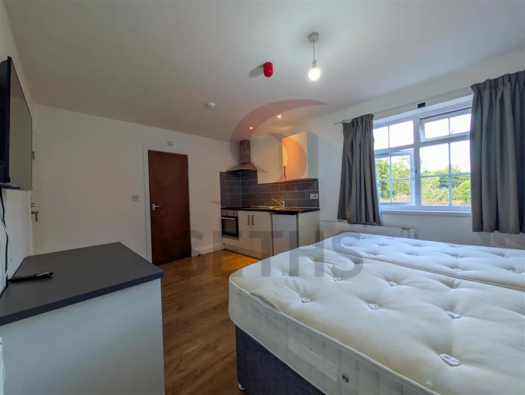 Studio flat for rent