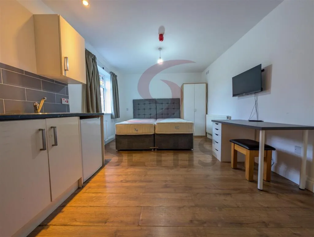 Studio flat for rent