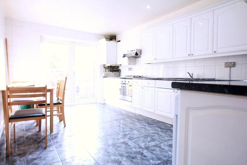 4 bedroom terraced house for rent