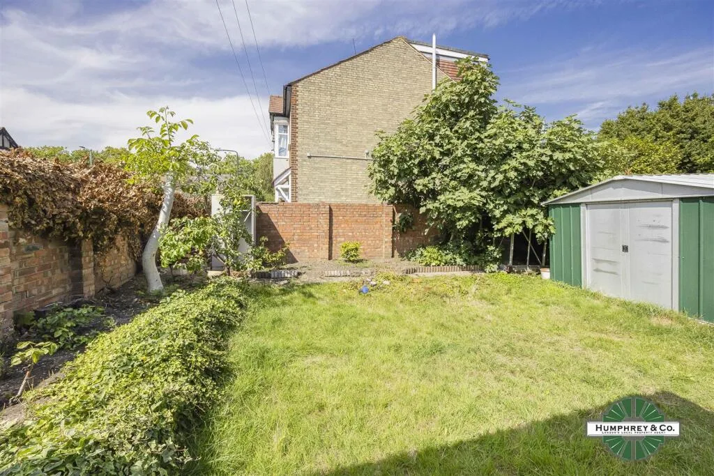 4 bedroom semi-detached house for rent