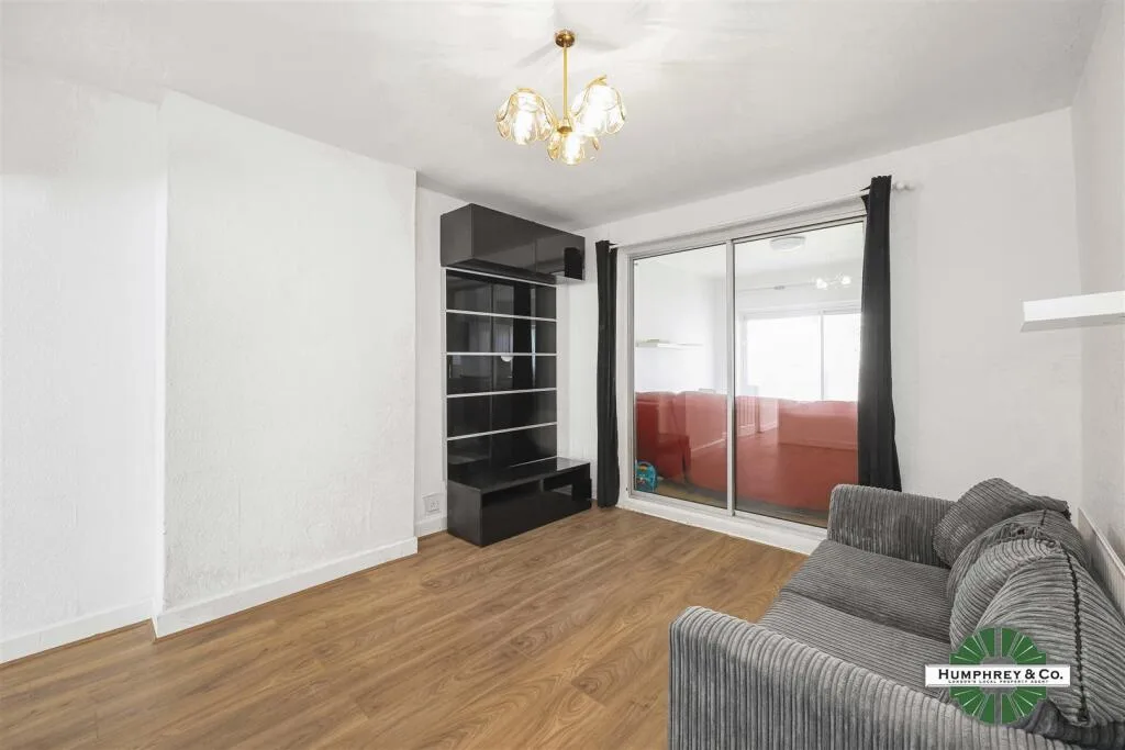 4 bedroom semi-detached house for rent