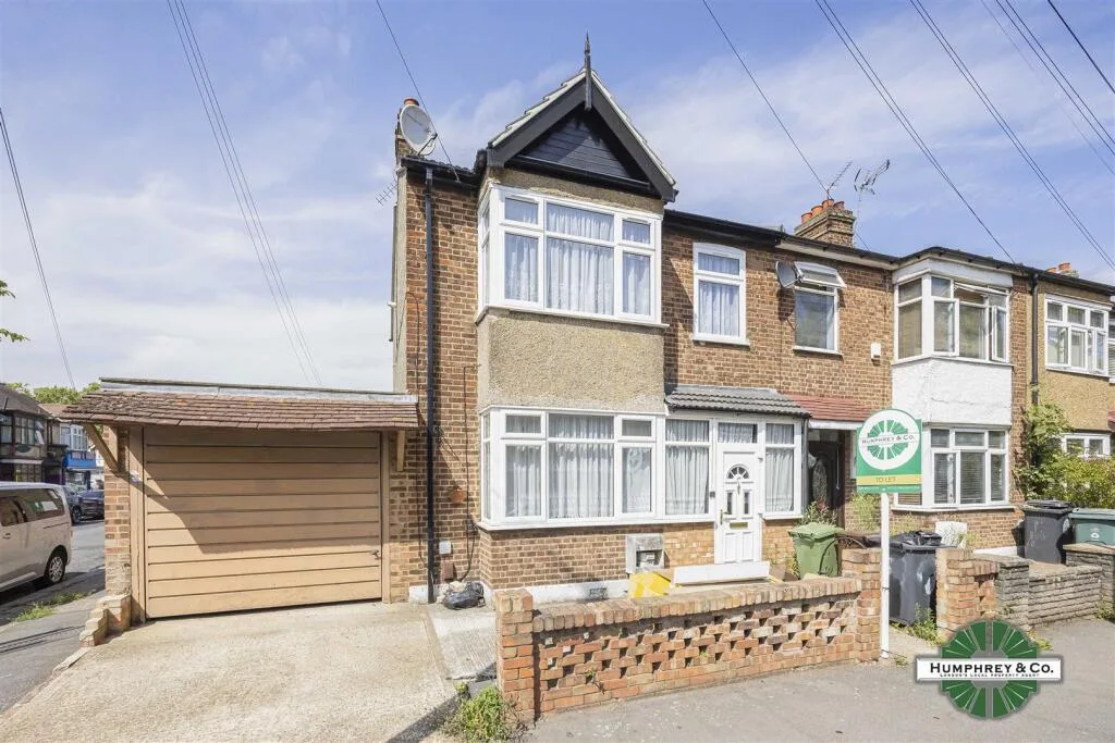 4 bedroom semi-detached house for rent