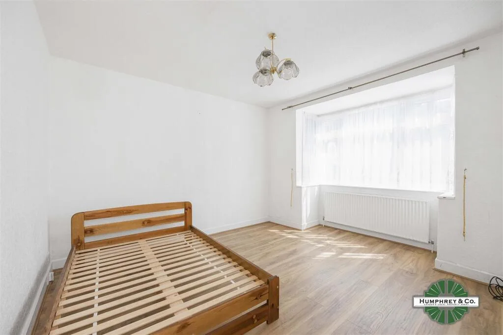 4 bedroom semi-detached house for rent