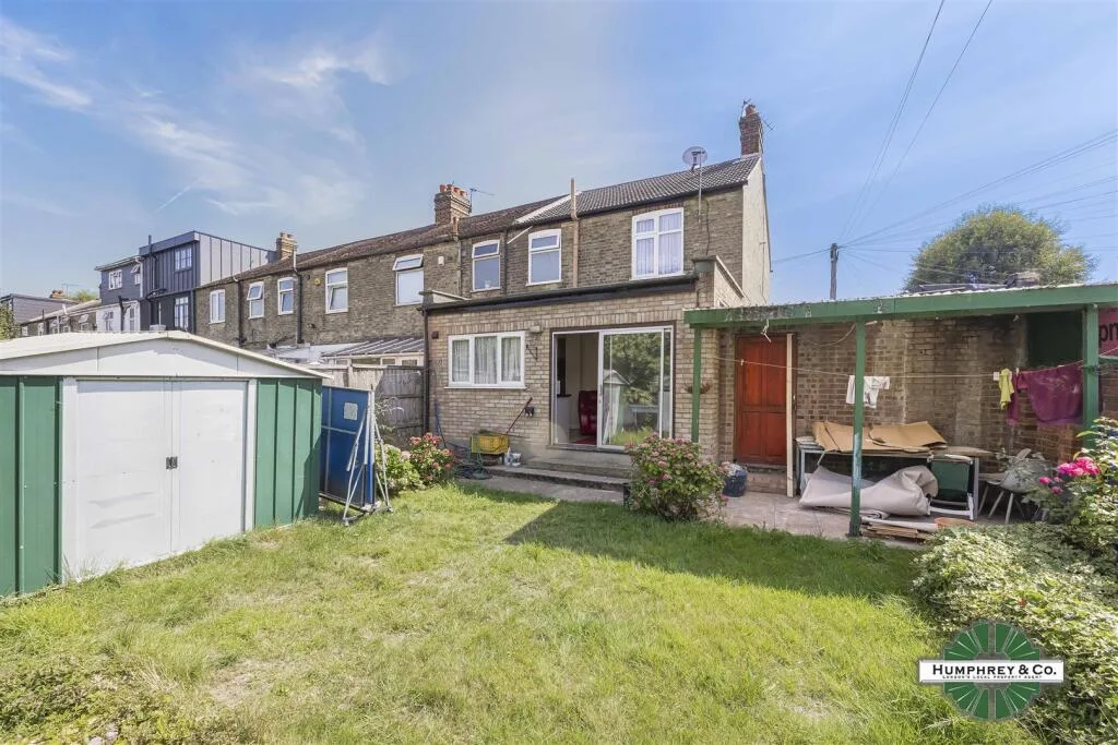4 bedroom semi-detached house for rent