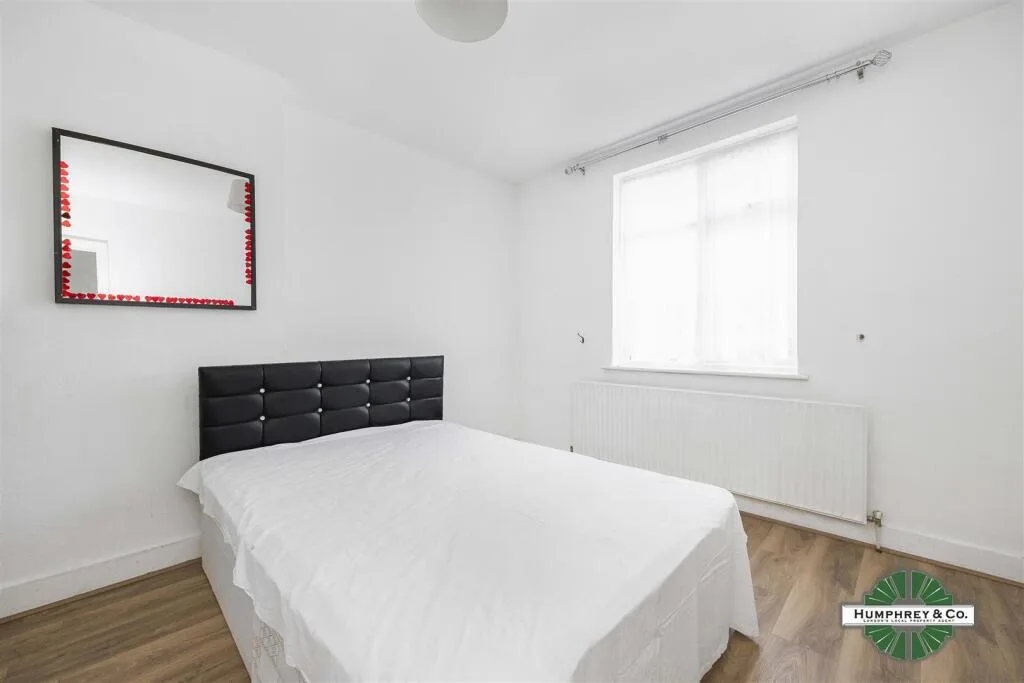4 bedroom semi-detached house for rent