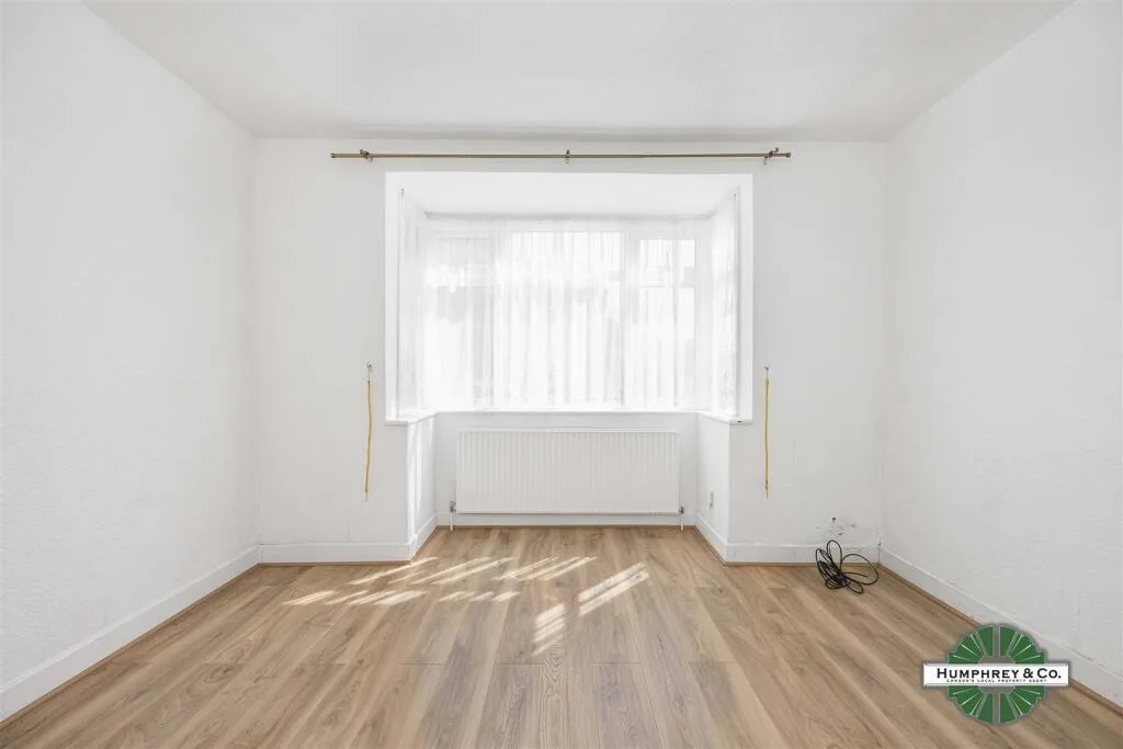 4 bedroom semi-detached house for rent