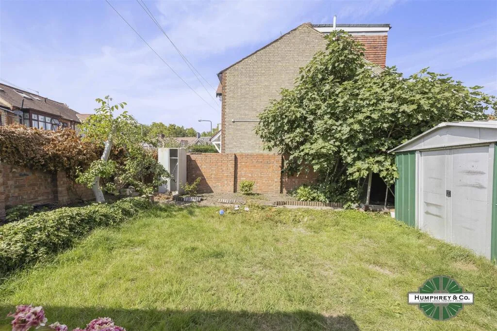 4 bedroom semi-detached house for rent