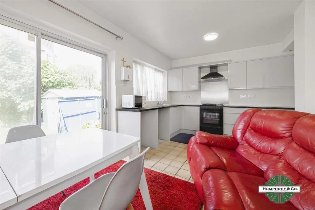 4 bedroom semi-detached house for rent