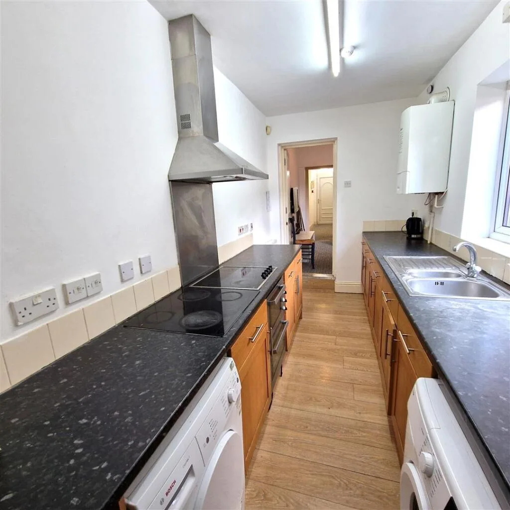 4 bedroom terraced house for rent