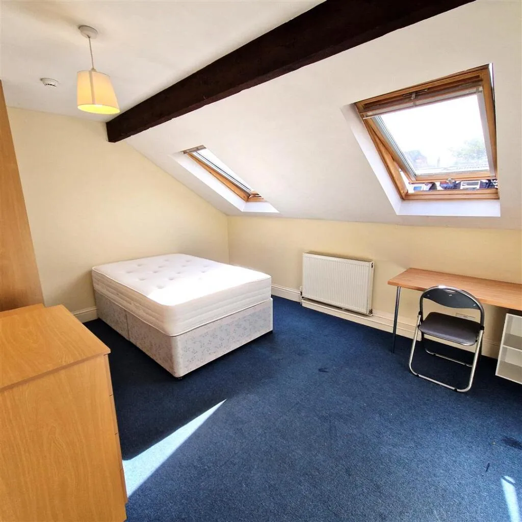 5 bedroom terraced house for rent