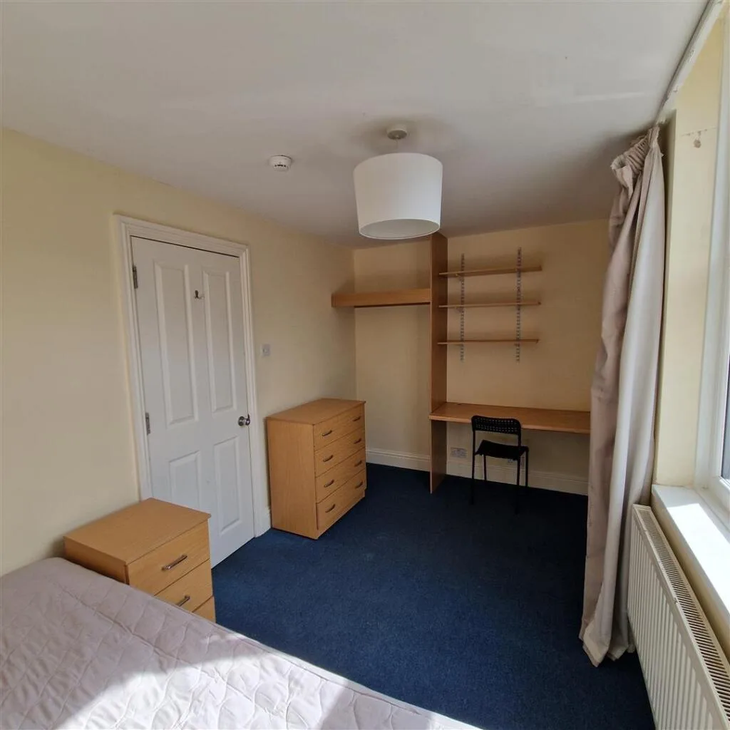 5 bedroom terraced house for rent