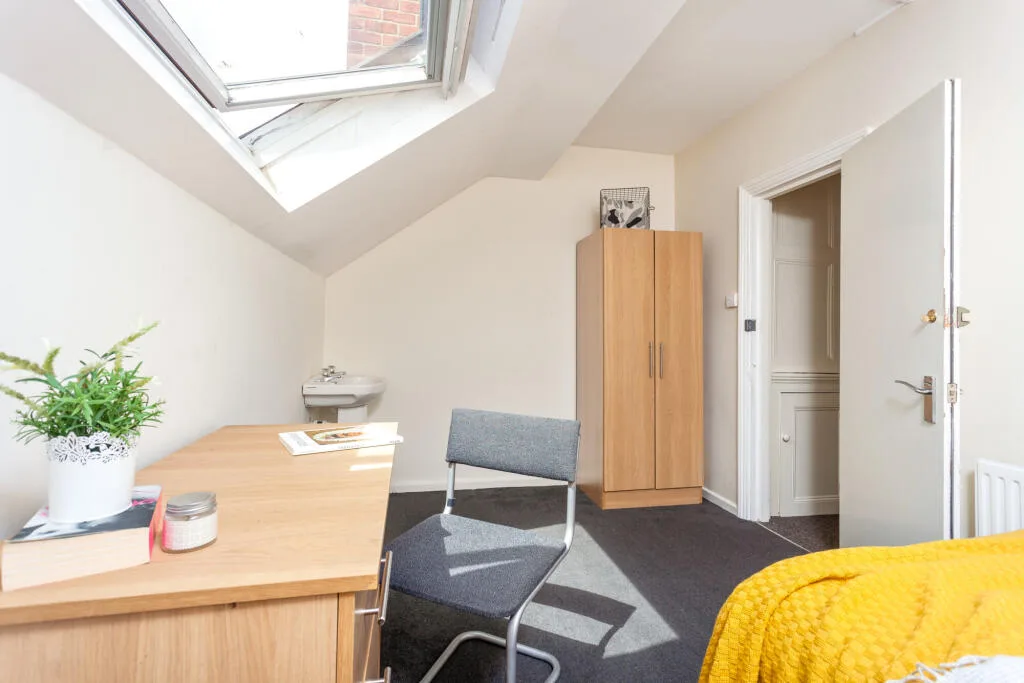 5 bedroom terraced house for rent