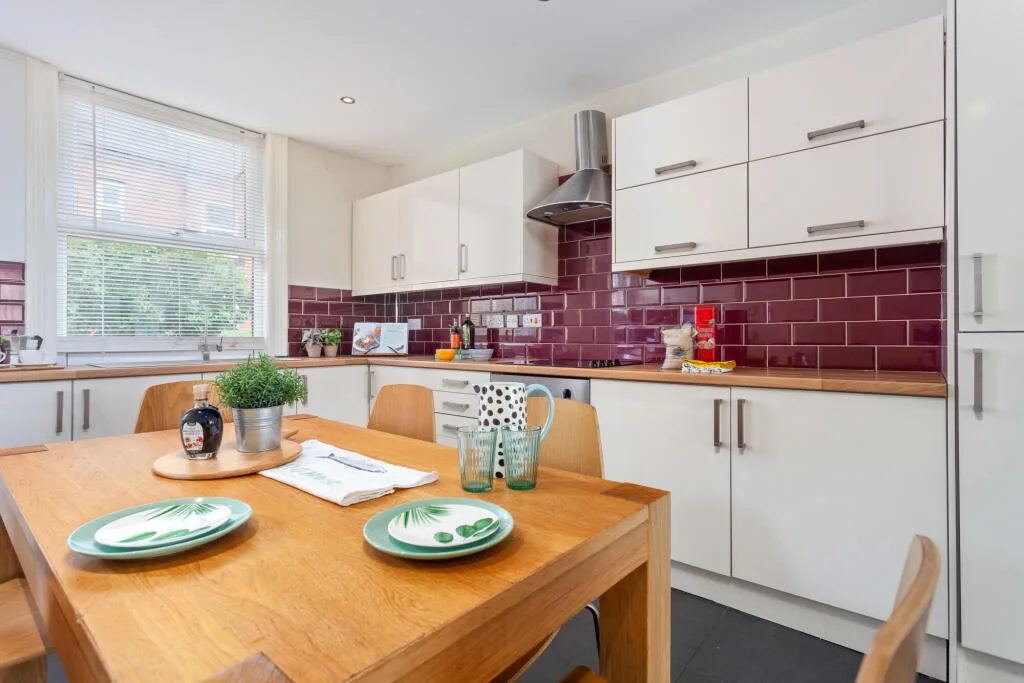 5 bedroom terraced house for rent