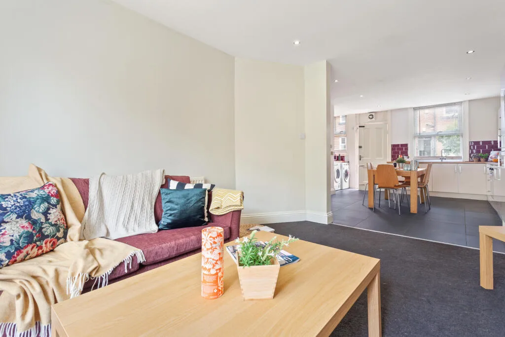 5 bedroom terraced house for rent