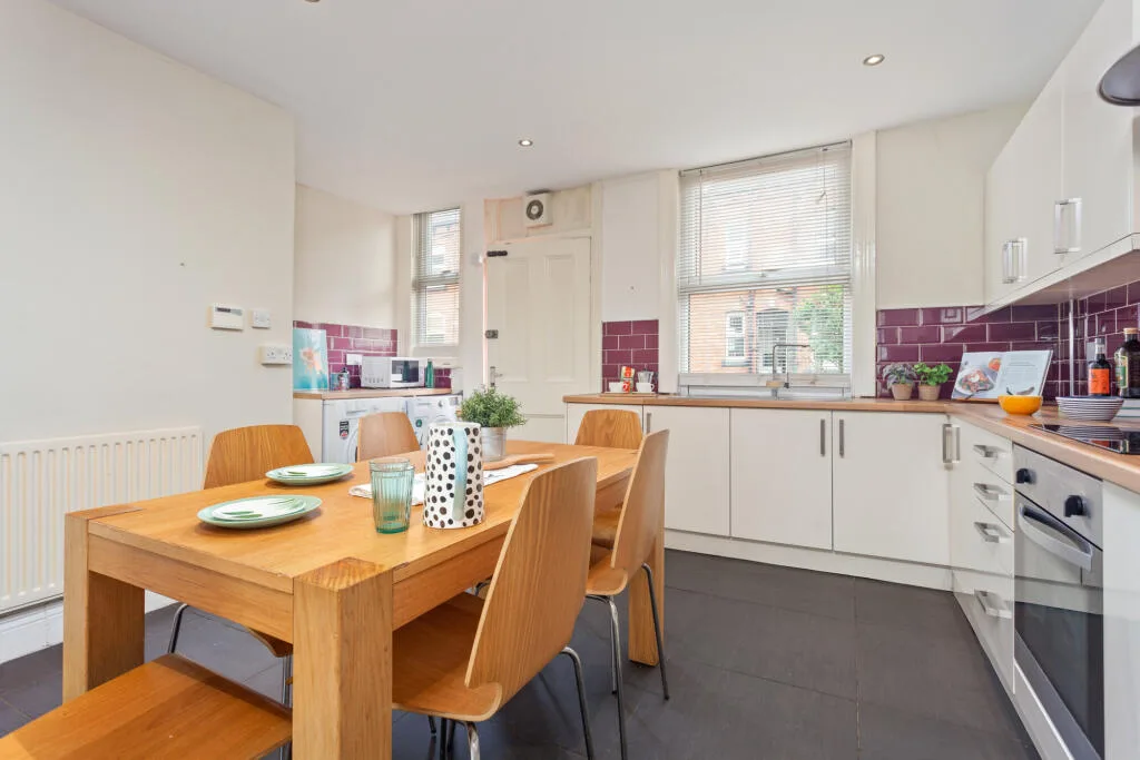 5 bedroom terraced house for rent
