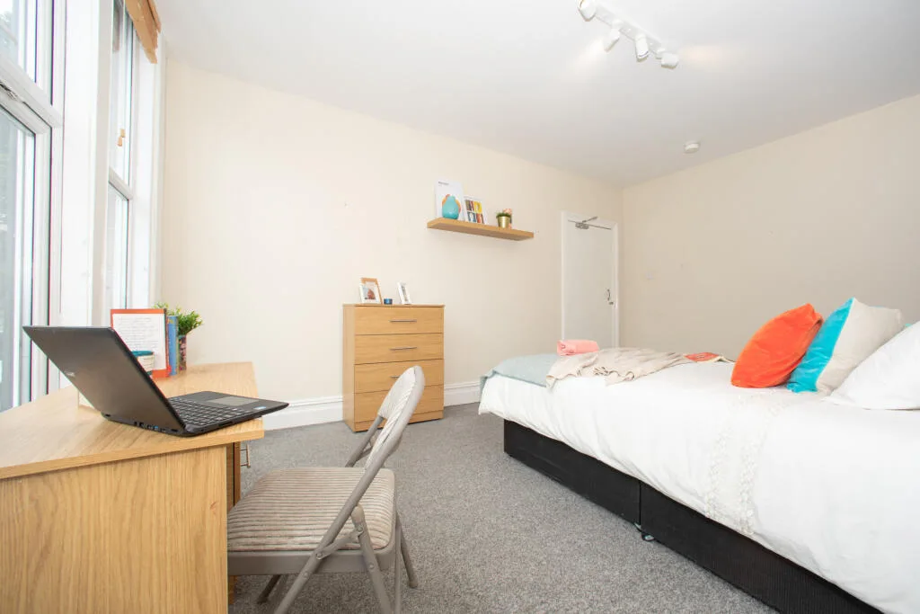 6 bedroom terraced house for rent