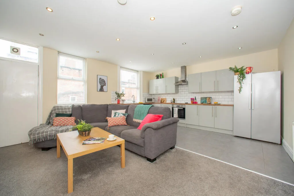 6 bedroom terraced house for rent