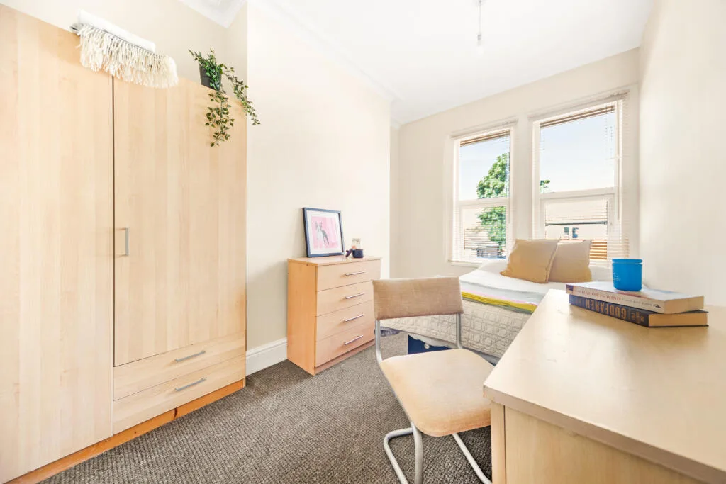 6 bedroom terraced house for rent