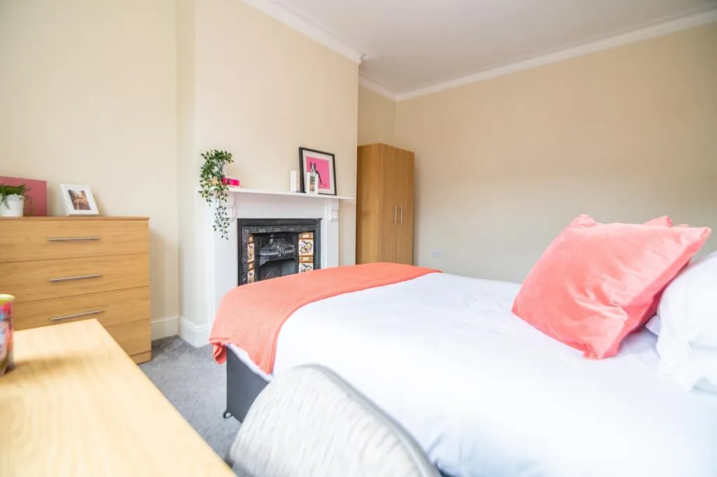 8 bedroom terraced house for rent