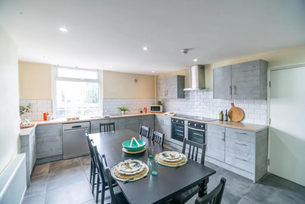 8 bedroom terraced house for rent