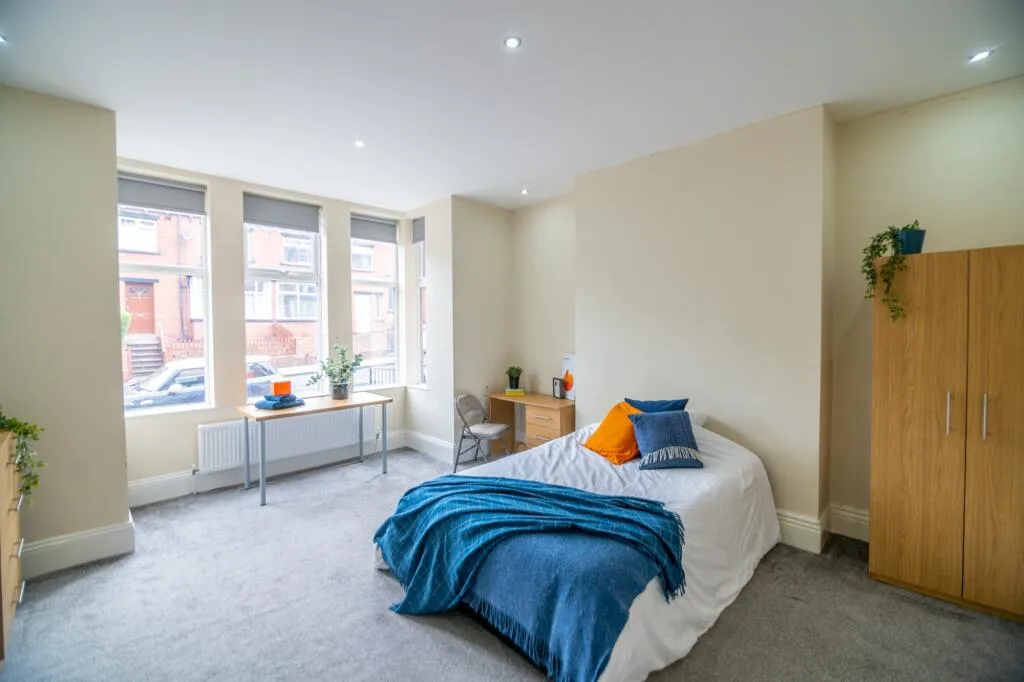 8 bedroom terraced house for rent