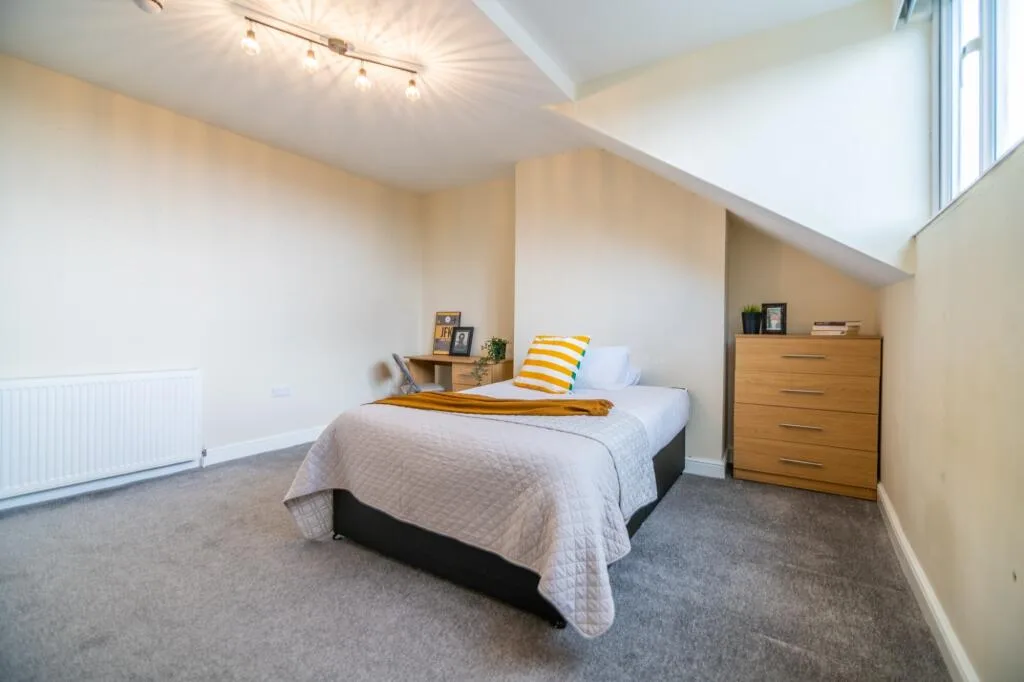 8 bedroom terraced house for rent