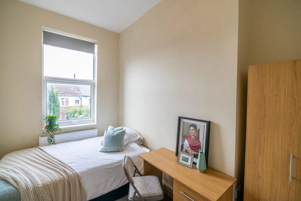 8 bedroom terraced house for rent
