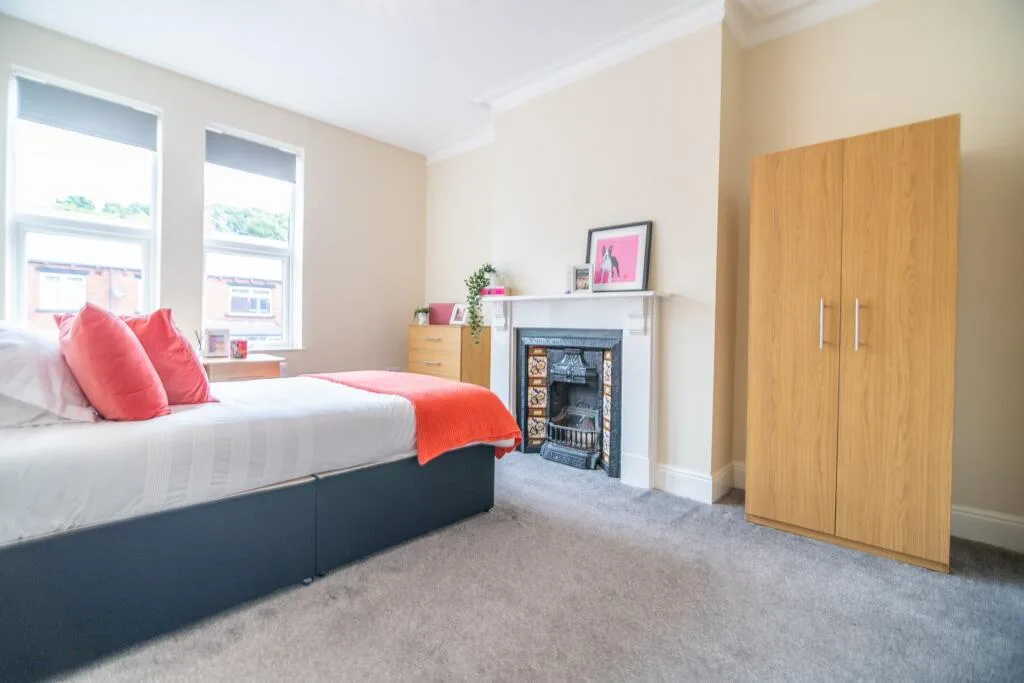 8 bedroom terraced house for rent