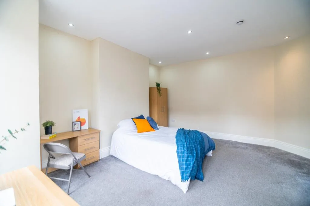 8 bedroom terraced house for rent