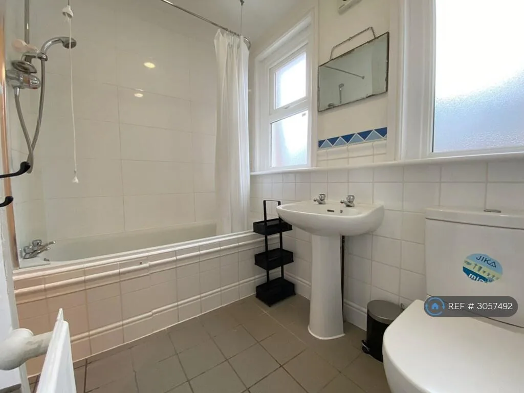 5 bedroom terraced house for rent