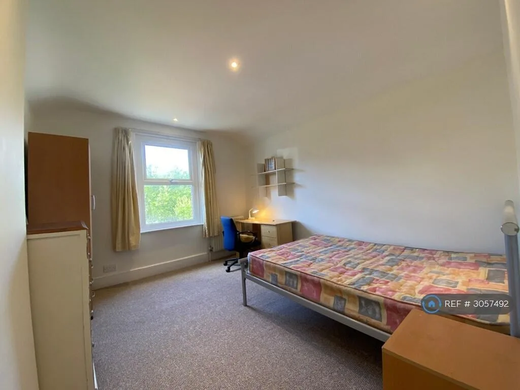 5 bedroom terraced house for rent
