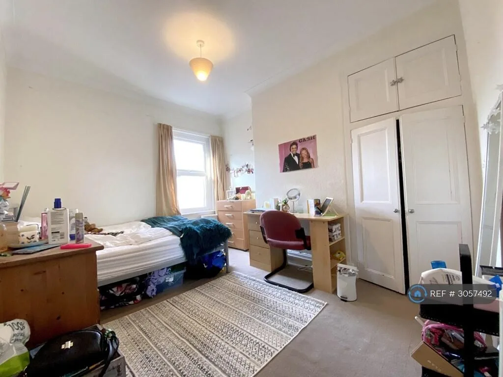 5 bedroom terraced house for rent