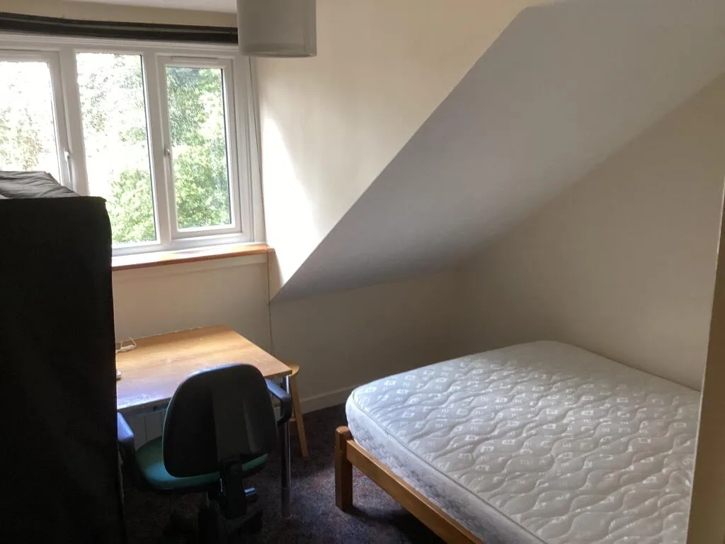 5 bedroom semi-detached house for rent